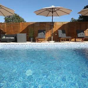  Apartment Debora Sa Privatnim Bazenom Kroatien